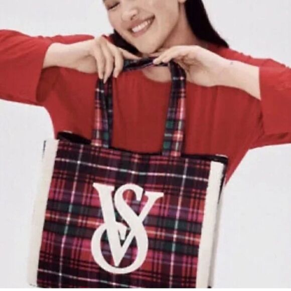 Victoria’s Secret Christmas holiday plaid tote NWT - Picture 3 of 7